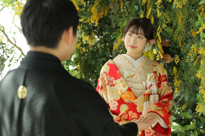 ミモザの背景でロマンチックに♪