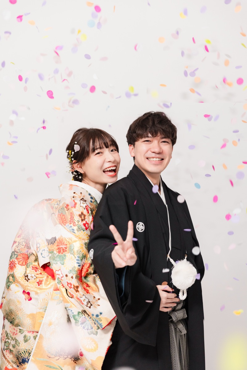 小物やスタジオアイテムで賑やかな写真を！