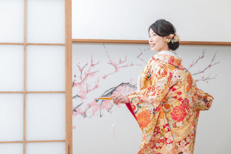 色打掛の後ろ姿