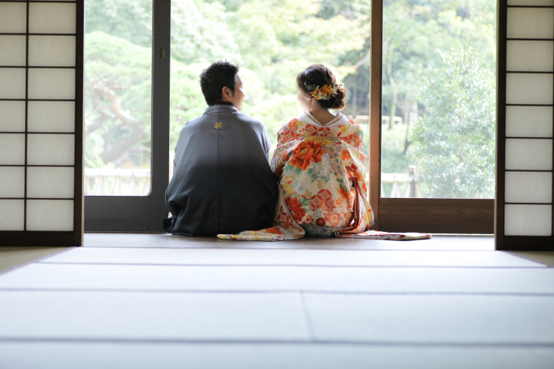 庭園の望める室内で