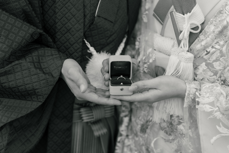 指輪のケースを