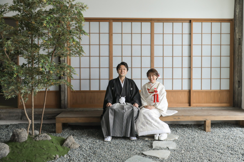 縁側に腰掛けて