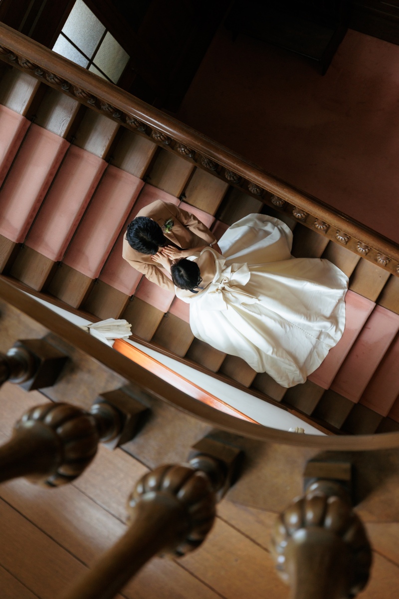 階段でレトロに