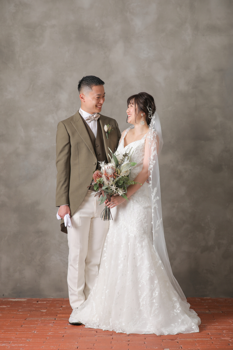 かっちりとした立ち姿も