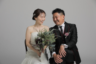 洋装スタジオでシックに撮影