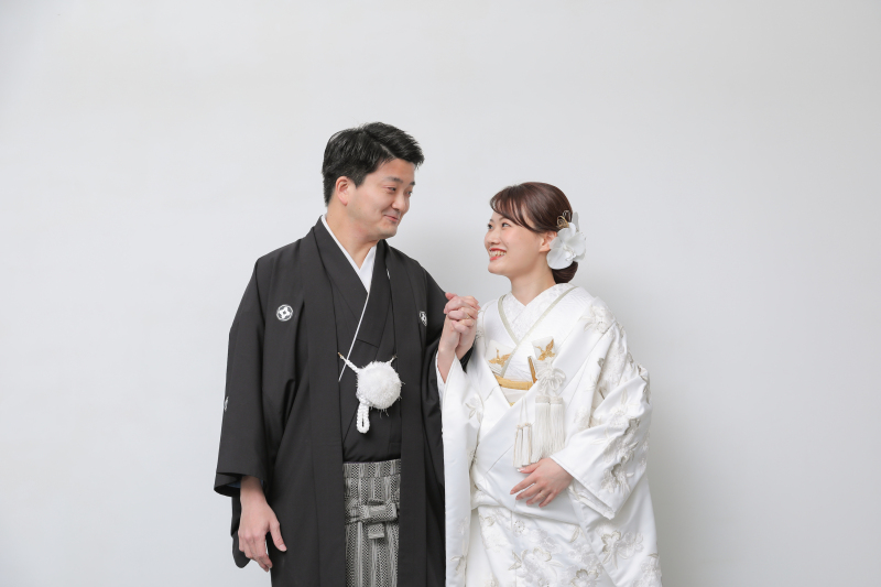 シンプルに白壁で