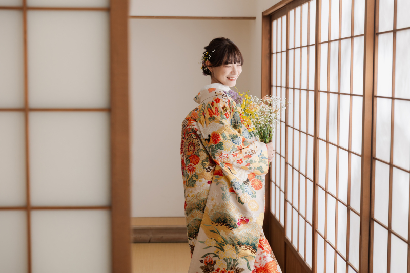 小物やスタジオアイテムで賑やかな写真を！
