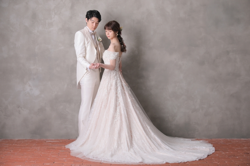 ドレスのトレーンを活かしたショット