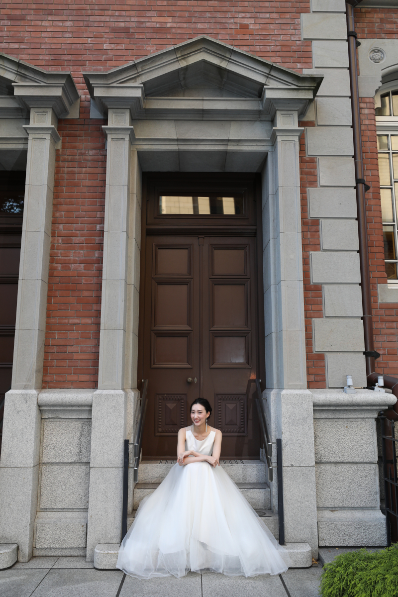 ドレスを着こなしている綺麗なお嫁様