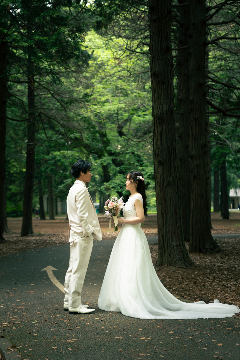 見つめあって。