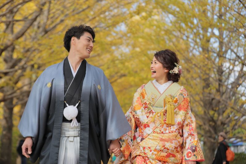 イチョウ並木を楽しみながら