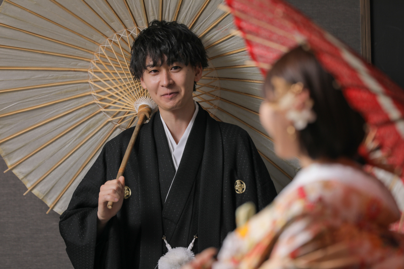 奥で微笑む新郎様