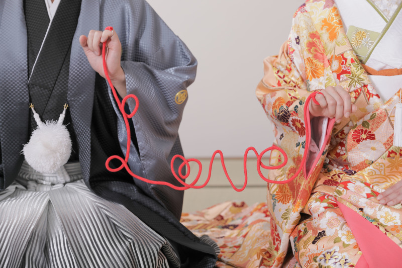 赤い糸を使って