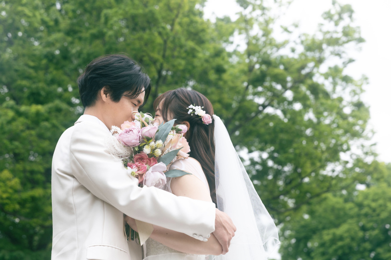 ブーケでお顔を隠したお写真