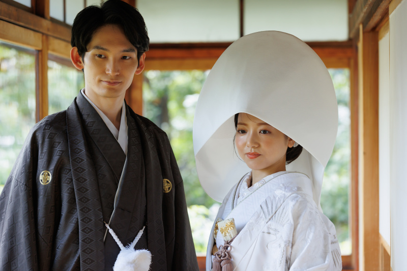 光の入る廊下で