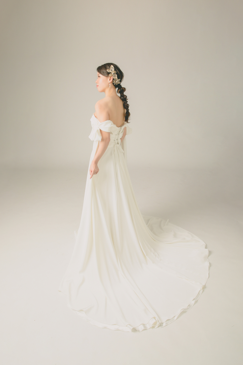 後ろ姿も華やかに