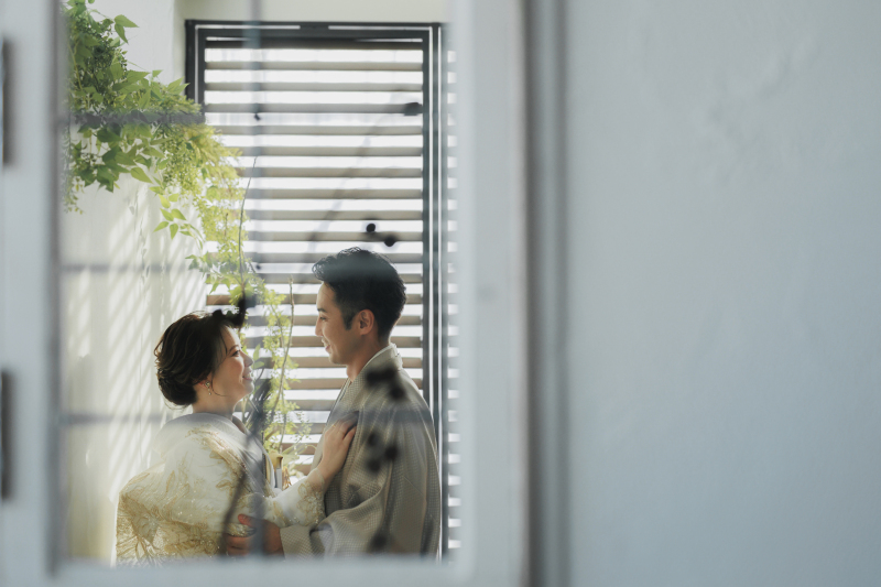 小窓から覗いて。