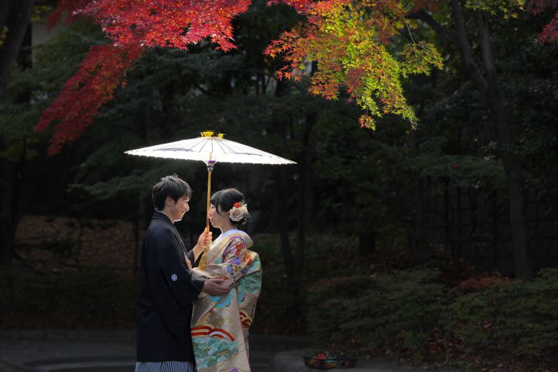 紅葉とおふたりが美しく写し出されました