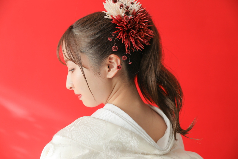 ヘアメイクがわかるショットも!