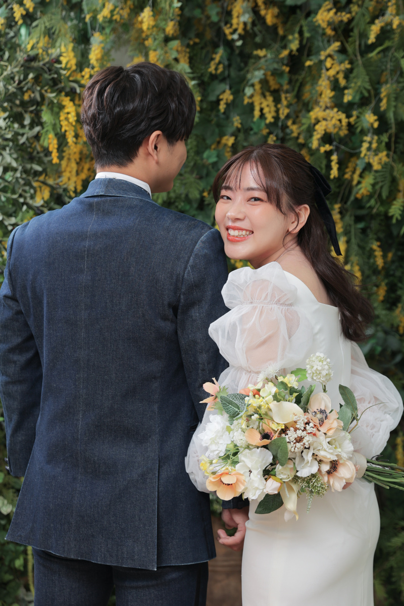 ご新郎様の背中を借りて