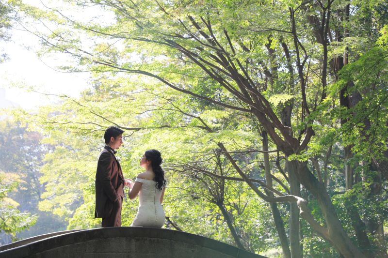 優しい二人のバックショット