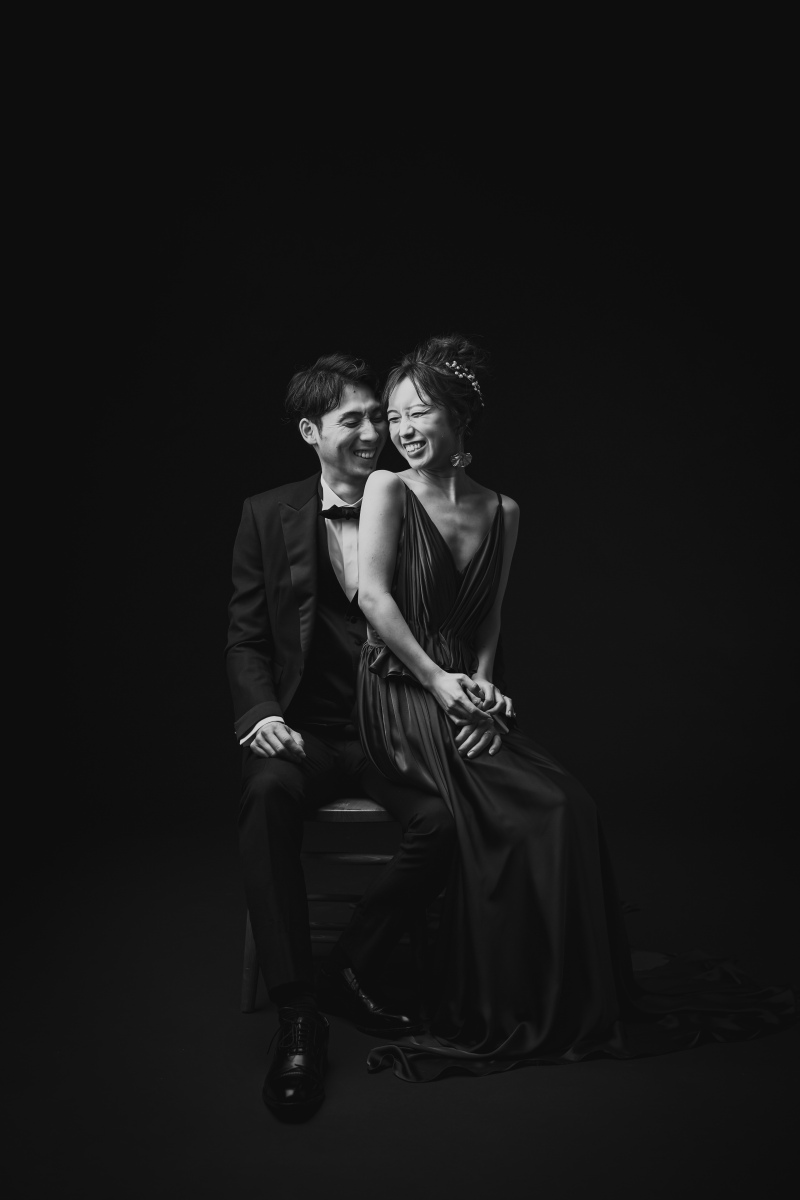 モノクロ。お二人の表情にご注目。