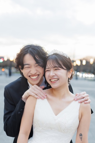 お二人の不意に見せる素敵な笑顔がとっても素敵な写真です！！