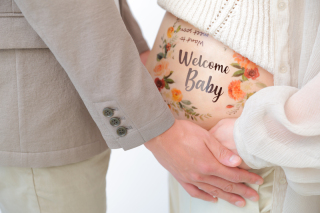 マタニティ　お一人の写真とご家族様写真の基本立姿2データ １１，０００円