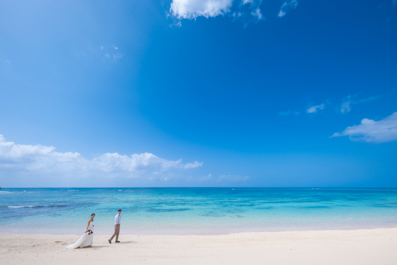 さぁ、白い砂浜をのんびりお散歩♪