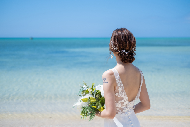 どんなドレスにも合うシニヨンスタイル