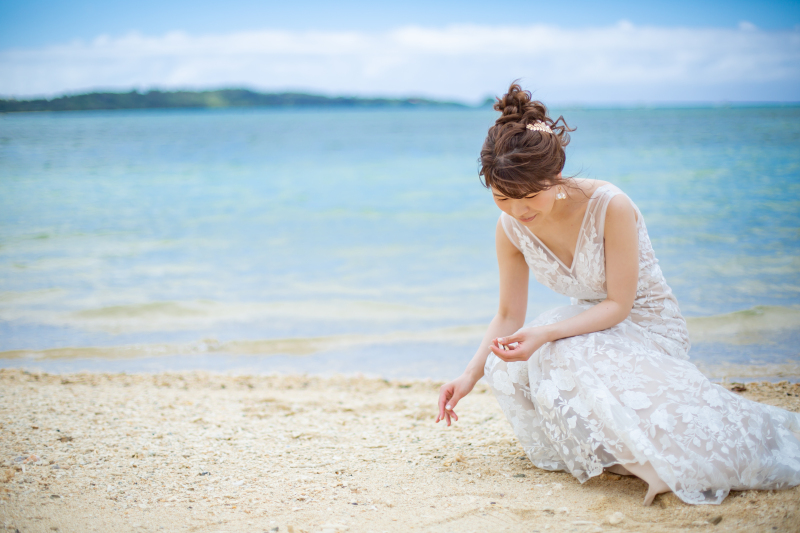新婦様の可愛い貝殻拾い