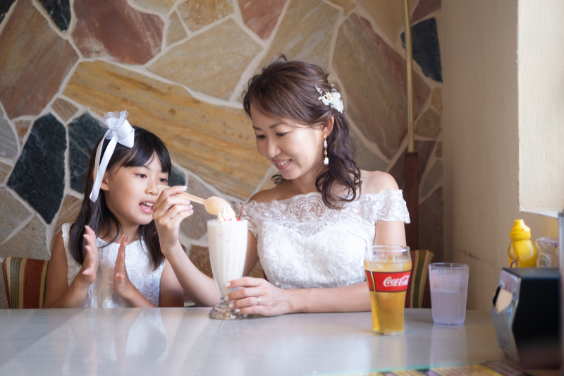 フォトウェディングでは珍しいランチシーン