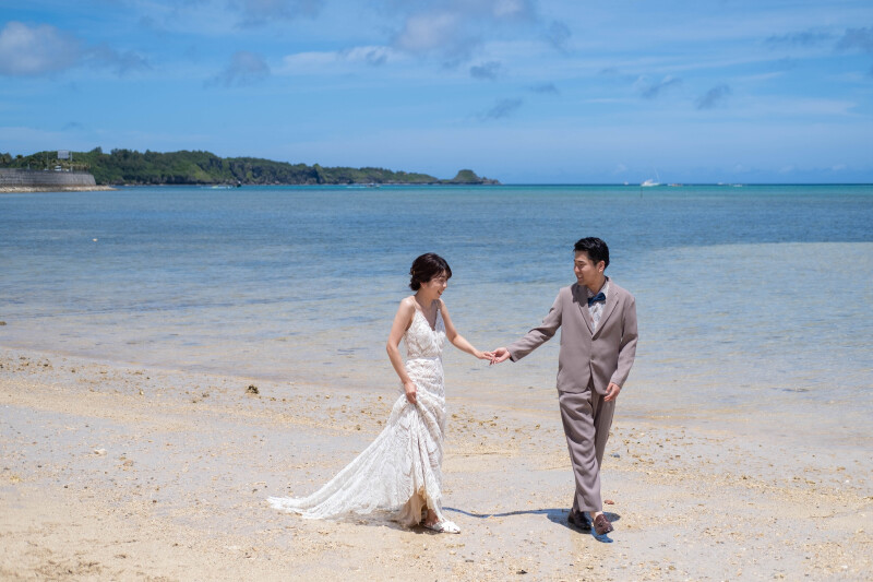 手を取るお二人