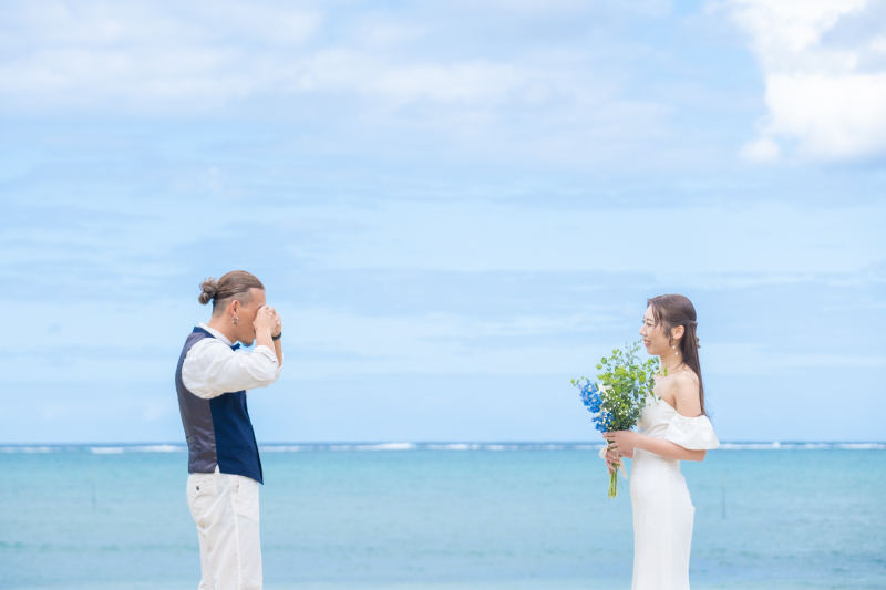 カメラで新婦様を撮影♪