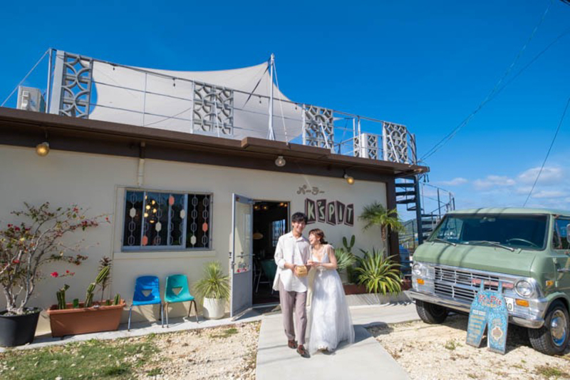 美味しいハンバーガー屋さんの前で