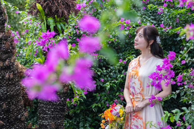 お花に囲まれる美しい新婦様
