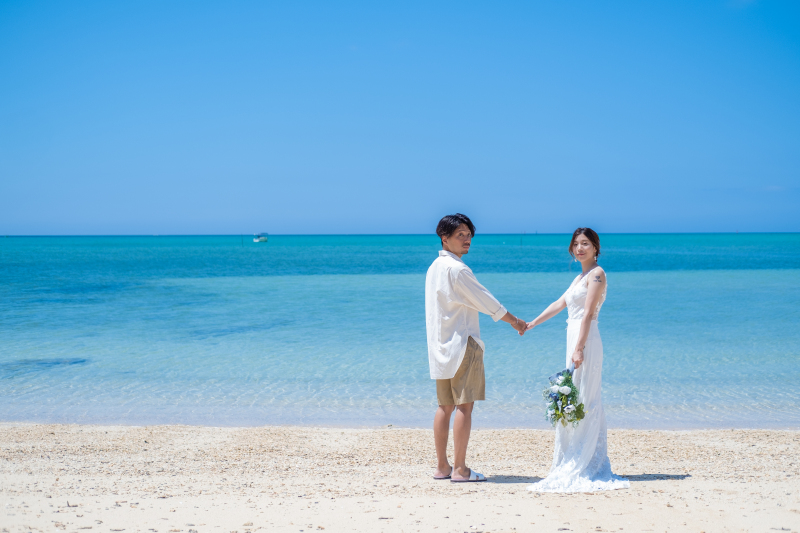 丘を降りてビーチへ