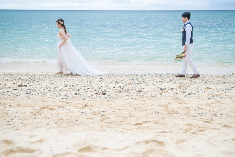 沖縄ビーチでお散歩ショット