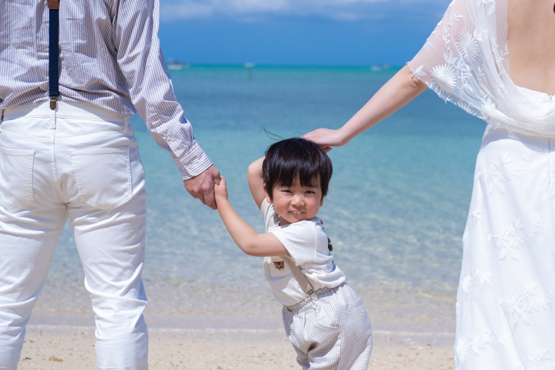 お子様がカメラをちらっ