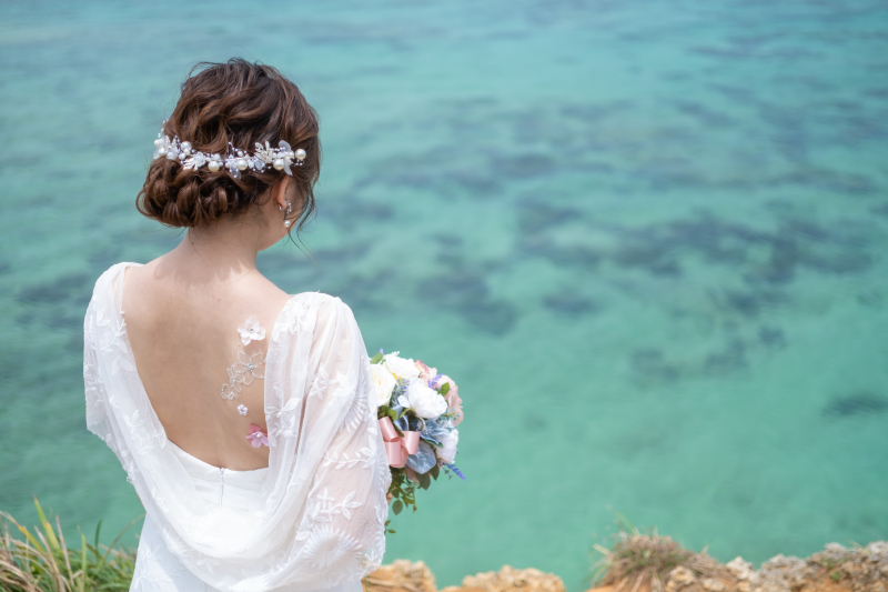 抜け感が可愛いシニヨンスタイル