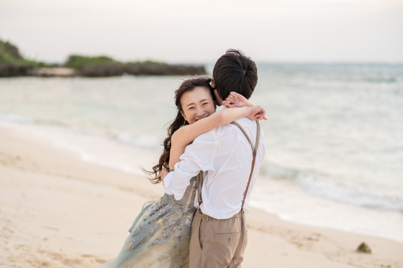 可愛らしくハグ！