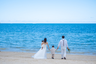 家族で楽しむ沖縄フォトウェディング♪