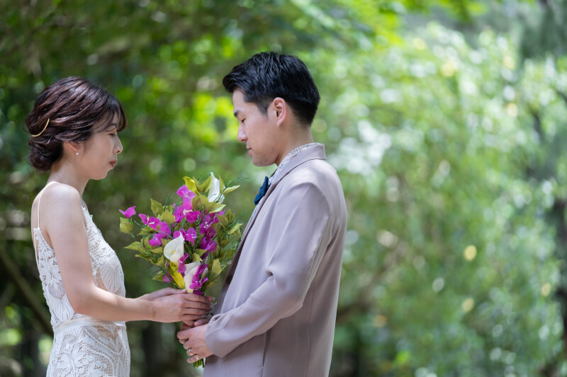 ブーケをロケ地ごとに変えて