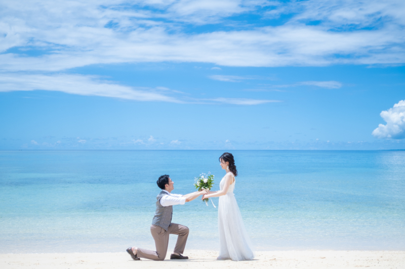 新婦様にブーケを渡す瞬間…