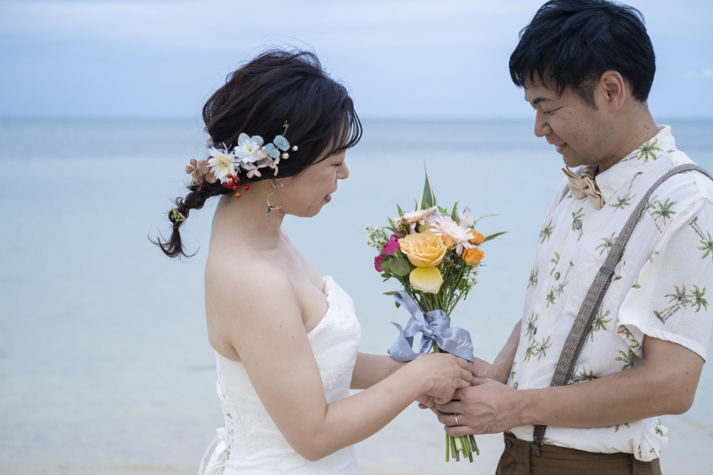 思いが詰まったブーケを見つめて