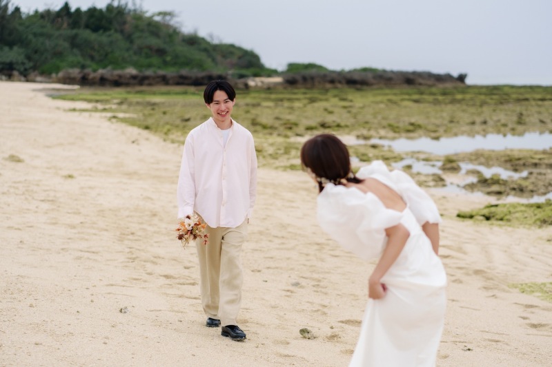 新婦様を見る新郎様の表情