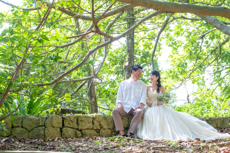 石段に腰掛けて