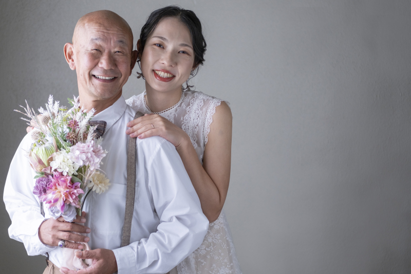 純白のウェディングドレスで沖縄フォトウェディング