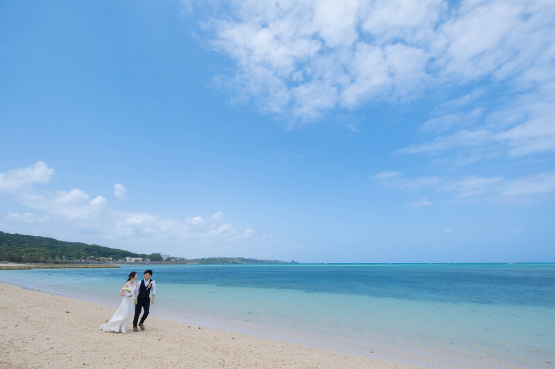 沖縄のブルーを楽しみながらお散歩