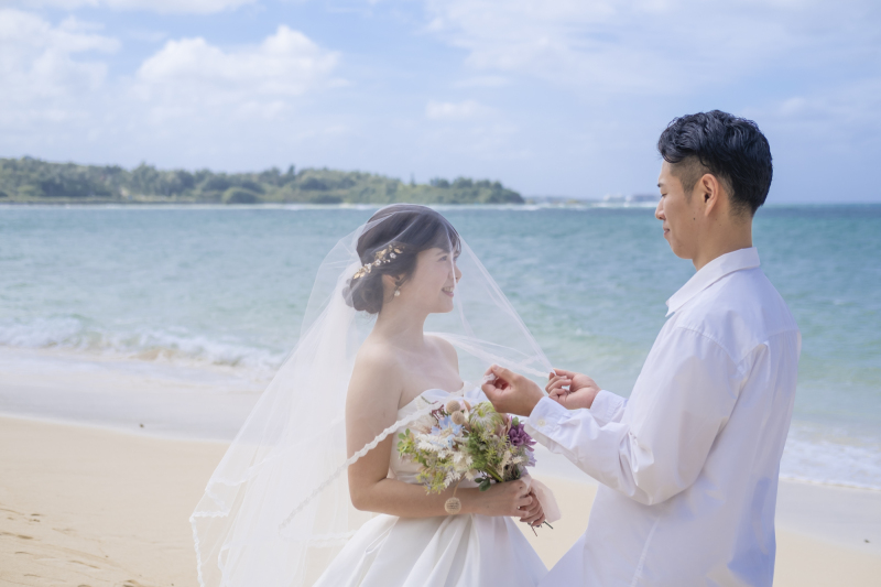 ベール越しの笑顔